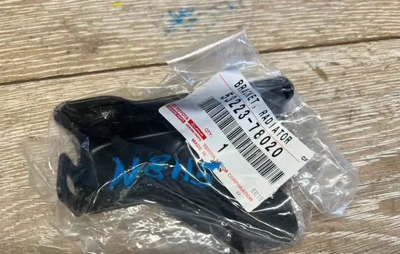 Lexus NX Oil filter mounting bracket 6422378020