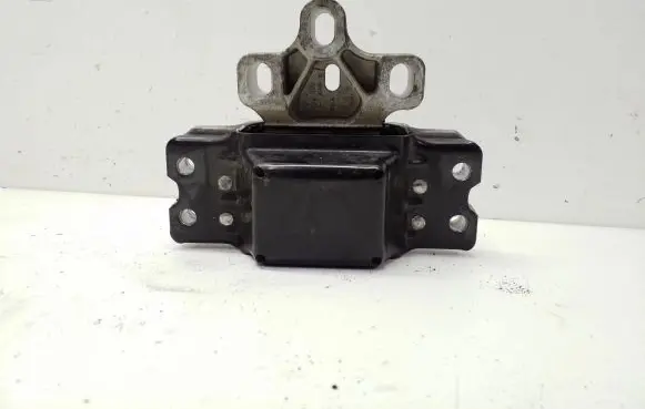 Volkswagen Tiguan Engine mount bracket 3C0199555
