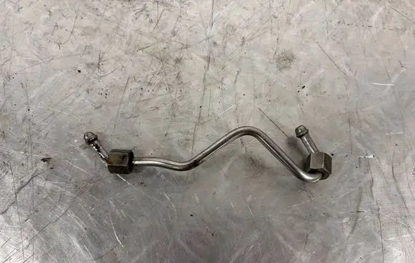 BMW X5M E70 Fuel injector supply line/pipe 