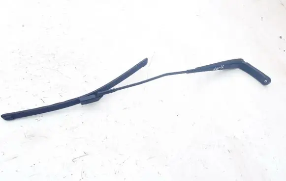 Front wiper blade arm