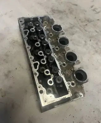 Peugeot 1007 Engine head 