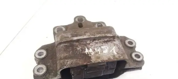 Engine mount bracket