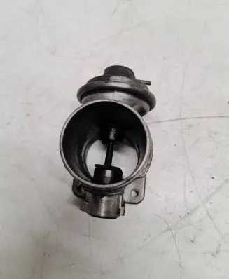 BMW 5 E39 EGR valve 11712246145 96T058