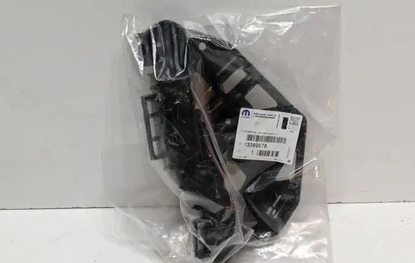 Opel Corsa E Rear bumper mounting bracket 13399578