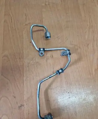 Toyota Avensis T250 Fuel injector supply line/pipe 140825U321
