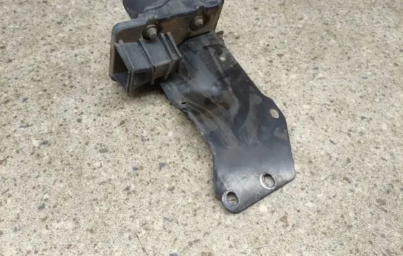 Volvo XC90 Front bumper mounting bracket 31353764