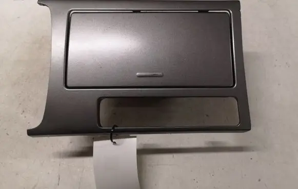 Cup holder front
