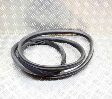 Volvo V70 Rubber seal front coupe door 