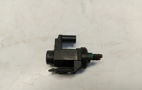 BMW 2 F22 F23 Electromagnetic valve 8570591