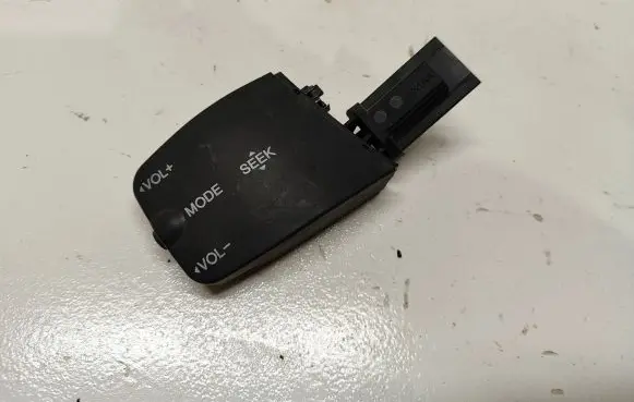 Steering wheel buttons/switches