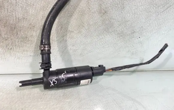 BMW X5 E53 Headlight washer pump 837743003 13264010