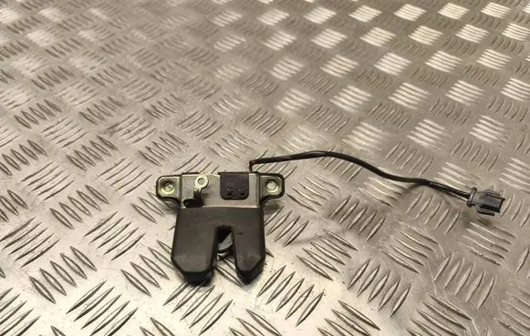 Audi A8 S8 D2 4D Tailgate/trunk/boot lock/catch/latch 