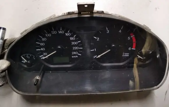 Mitsubishi Carisma Speedometer (instrument cluster) MR308409