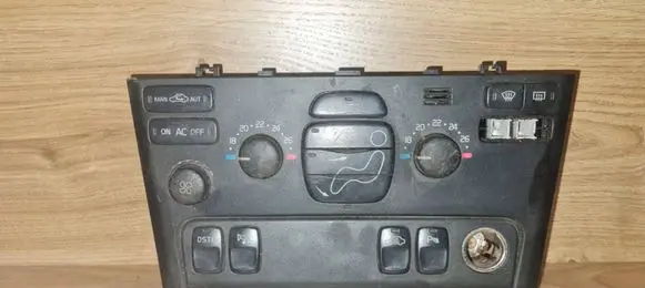 Volvo XC90 Climate control unit 8682734