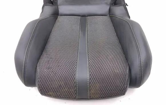 Peugeot 2008 II Front passenger seat 