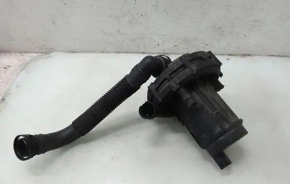 Volkswagen New Beetle Secondary air pump 06A959253