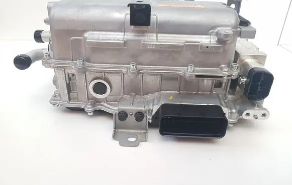 Voltage converter inverter