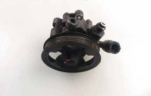 Toyota Corolla Verso E121 Power steering pump