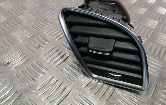 Audi A5 8T 8F Dashboard side air vent grill/cover trim 8T1820992G