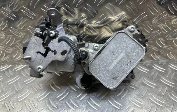 Citroen C3 Oil filter mounting bracket 9823532380