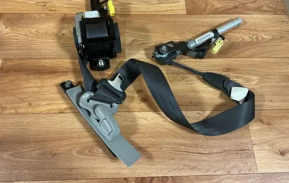 Honda FR-V Front seatbelt 0436078 6090764