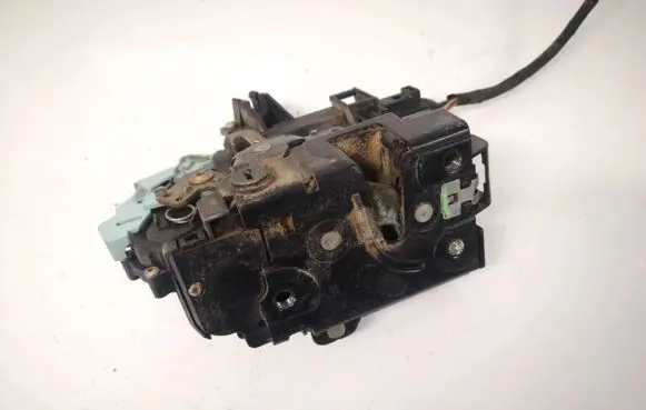 Seat Altea Rear door lock 7l0839015