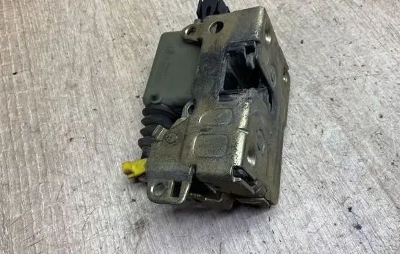 Renault Master II Front door lock 
