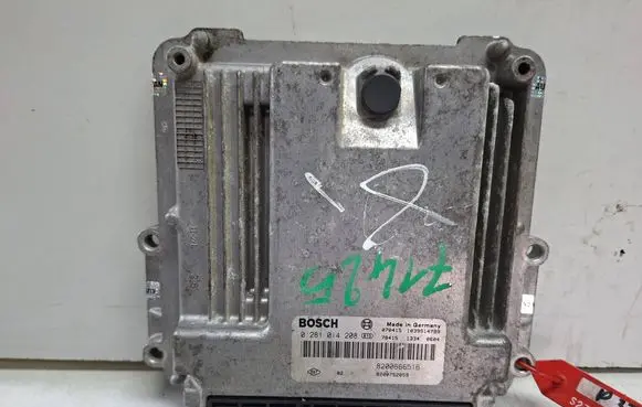 Renault Trafic II (X83) Engine control unit/module ECU S27610635 0281014208 8200752059