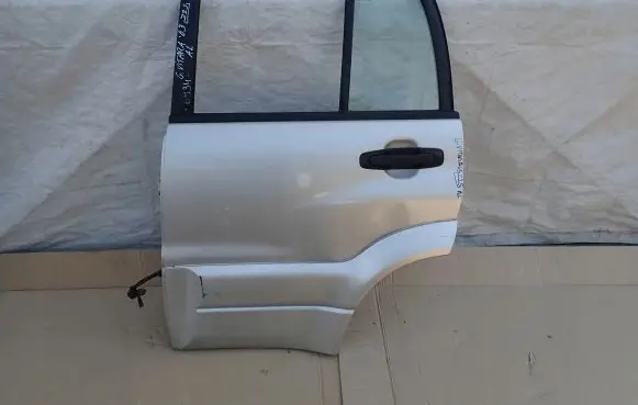 Suzuki Grand Vitara I Front door