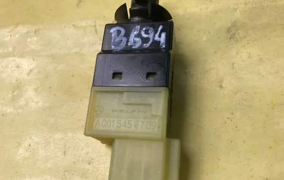 Mercedes-Benz B W245 Brake pedal sensor switch A0015456709