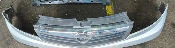 Opel Vivaro Front bumper upper radiator grill