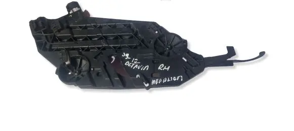 Skoda Octavia Mk2 (1Z) Headlight/headlamp mounting bracket 17035202