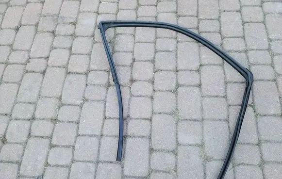Toyota Aygo X Front door rubber seal 5O5P5L5E5X1455