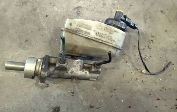 Renault Megane I Master brake cylinder 7700436913 7700828034