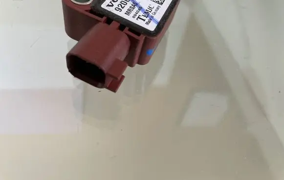 Volvo V50 Airbag deployment crash/impact sensor 8840A5 9206975