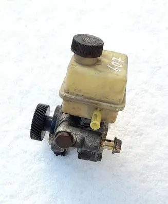 Mazda MPV II LW Power steering pump LD6232650B