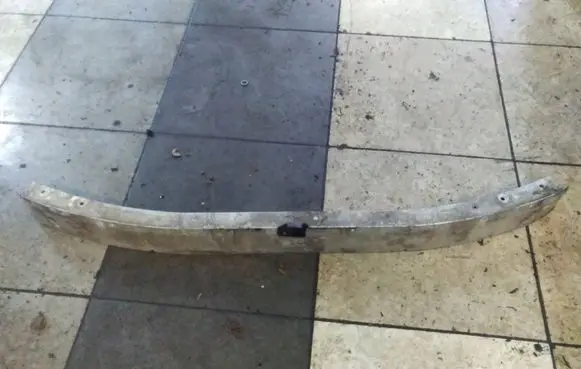 Opel Zafira B Front bumper cross member 24460537