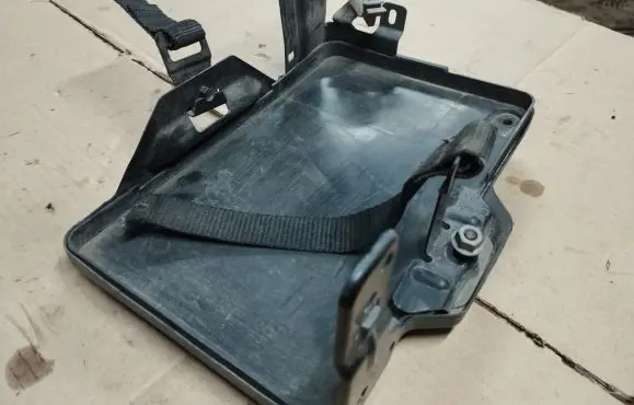 Jeep Renegade Battery tray 