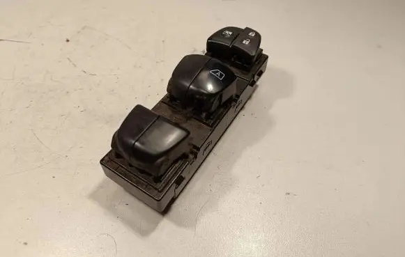 Nissan X-Trail T32 Electric window control switch