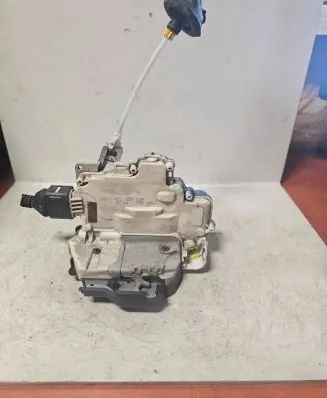 Audi A3 S3 8L Front door lock 4F1837015