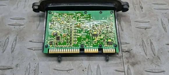 BMW 5 F10 F11 Voltage converter/converter module 7304593 535212802