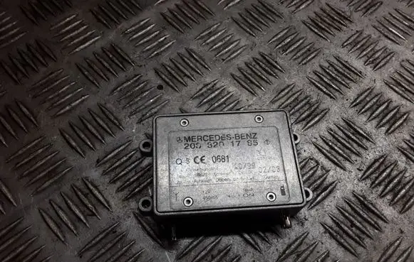 Mercedes-Benz E W210 Aerial antenna amplifier 2038201785 09102113