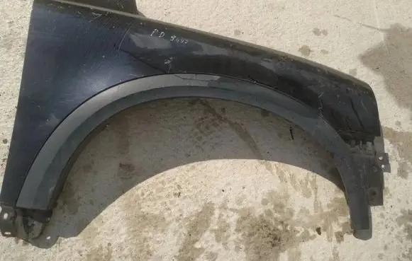 Volvo XC90 Fender juodas