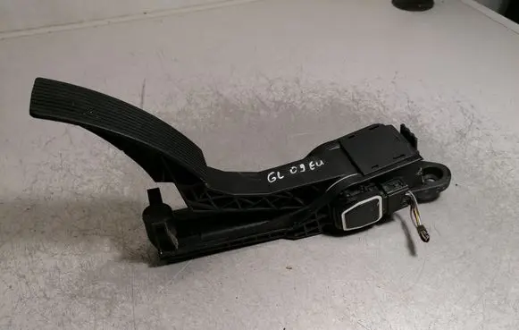 Mercedes-Benz GL X164 Accelerator throttle pedal A1643000504 1643000504