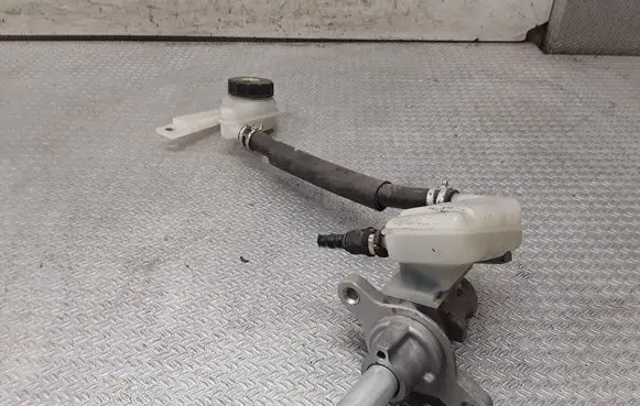 Master brake cylinder