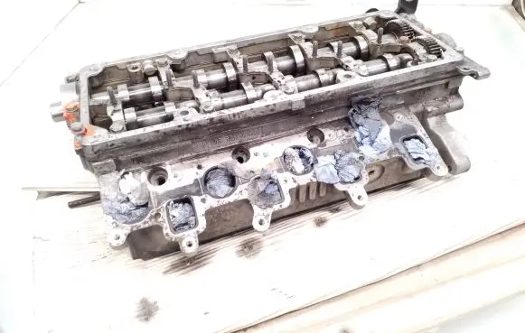 Volkswagen PASSAT B6 Engine head 03L103373