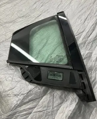 Volvo S60 Rear vent window glass 31442965