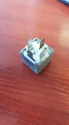 Audi A6 S6 C4 4A Other relay 443951253K