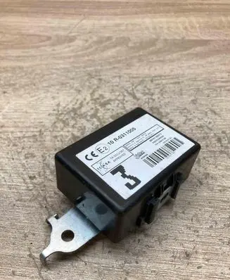 Toyota Avensis T270 Door control unit/module 8974102210 10R0311005