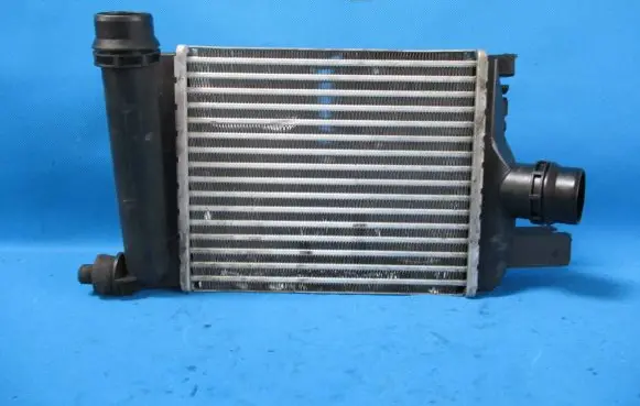 Dacia Sandero Intercooler air channel guide 